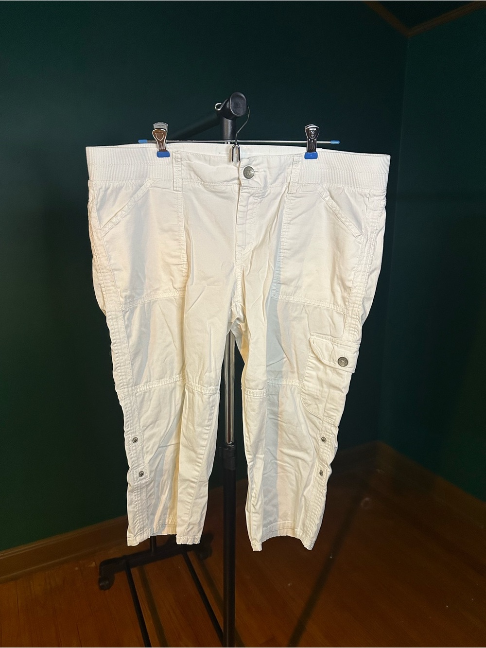 Sonoma Women's Cream Cargo Capris
